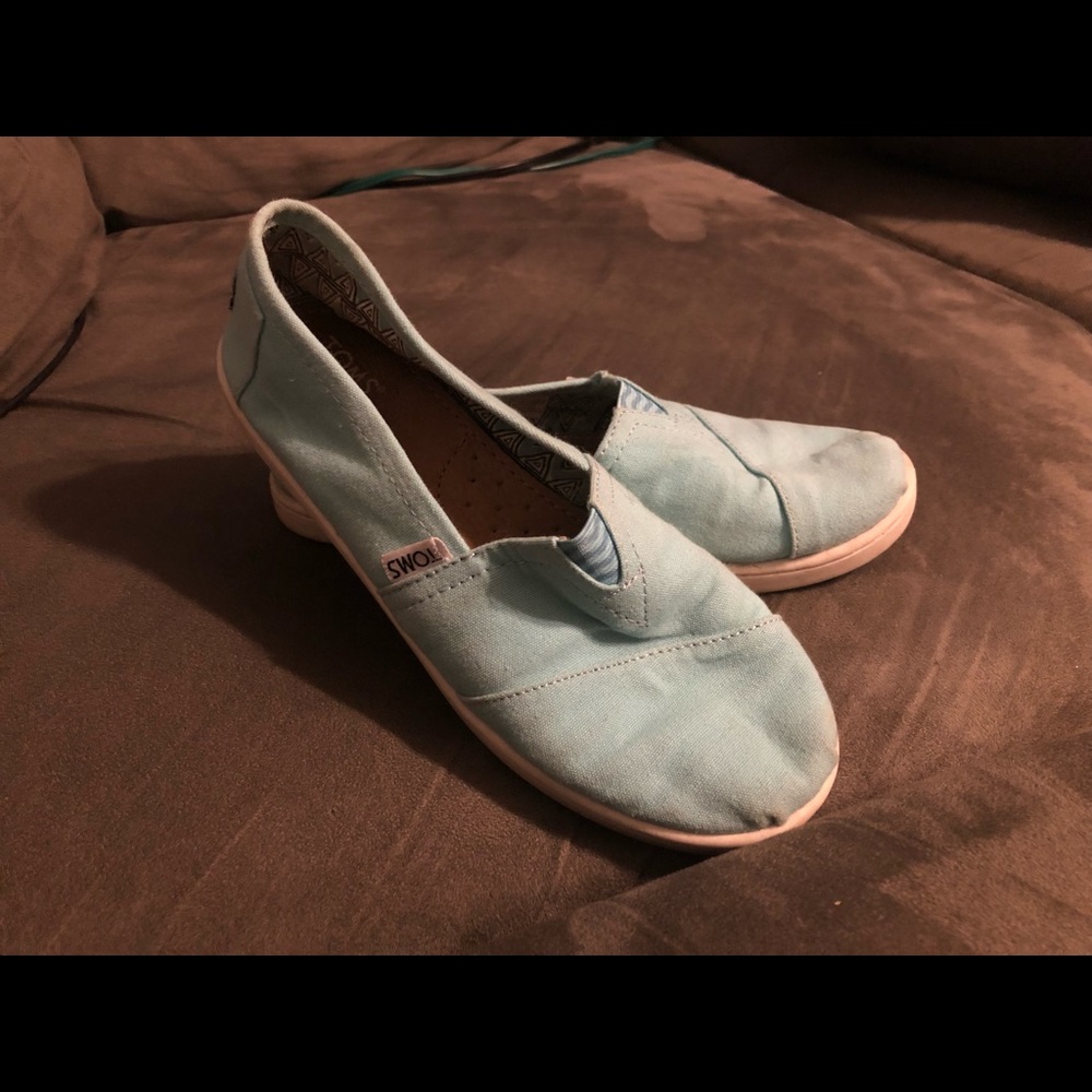❤️Light Blue Toms Youth size 3.5